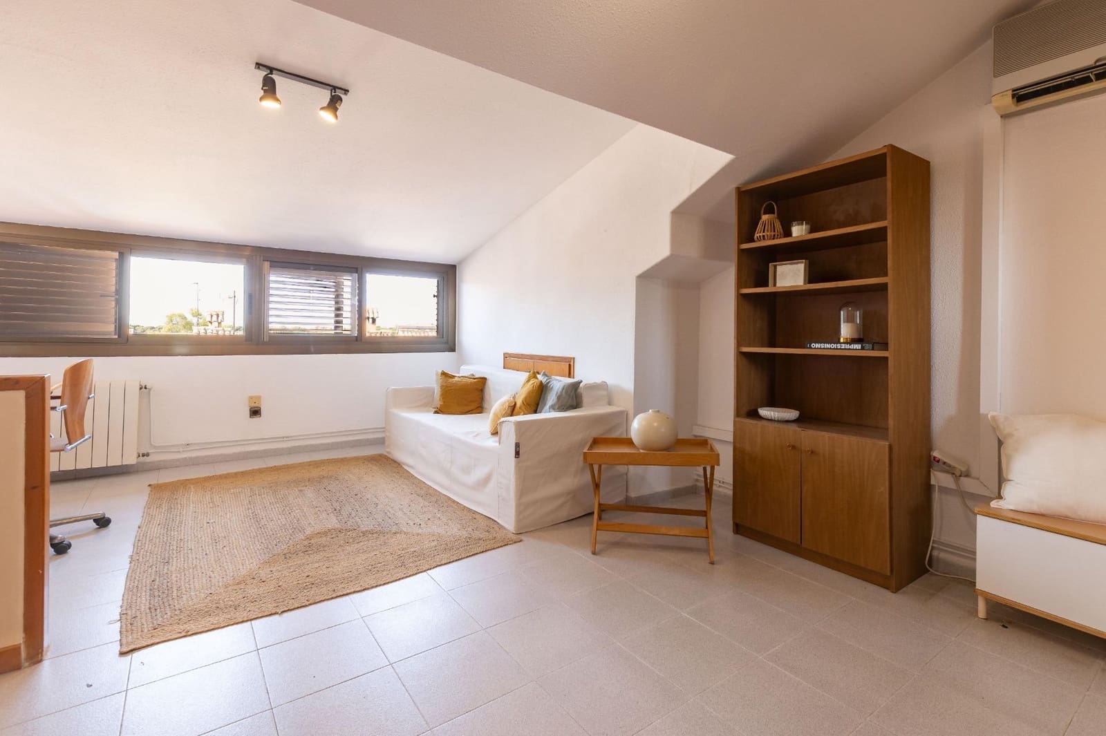 6 slaapkamer Rijtjeshuis te koop in Paterna met zwembad garage - € 455.000 (Ref: 9994446)