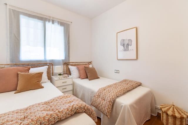6 slaapkamer Rijtjeshuis te koop in Terramelar, Paterna met zwembad garage - € 455.000 (Ref: 9994446)