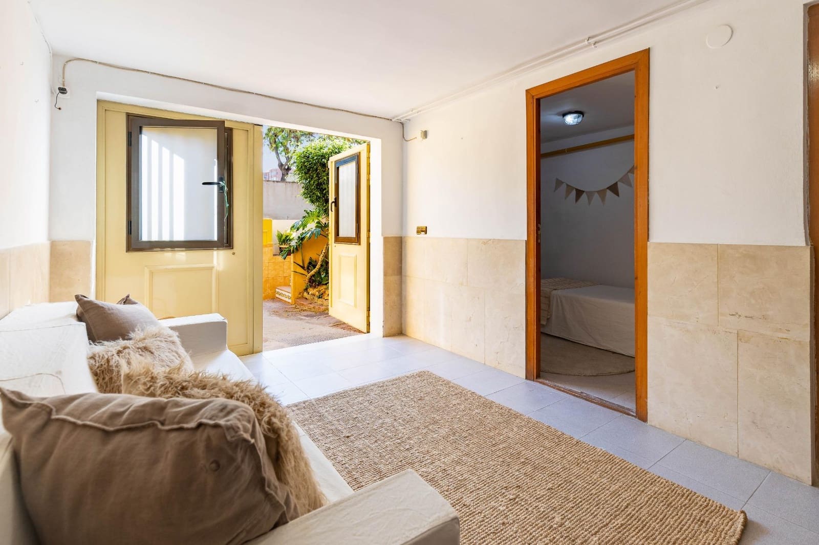 6 slaapkamer Rijtjeshuis te koop in Paterna met zwembad garage - € 455.000 (Ref: 9994446)