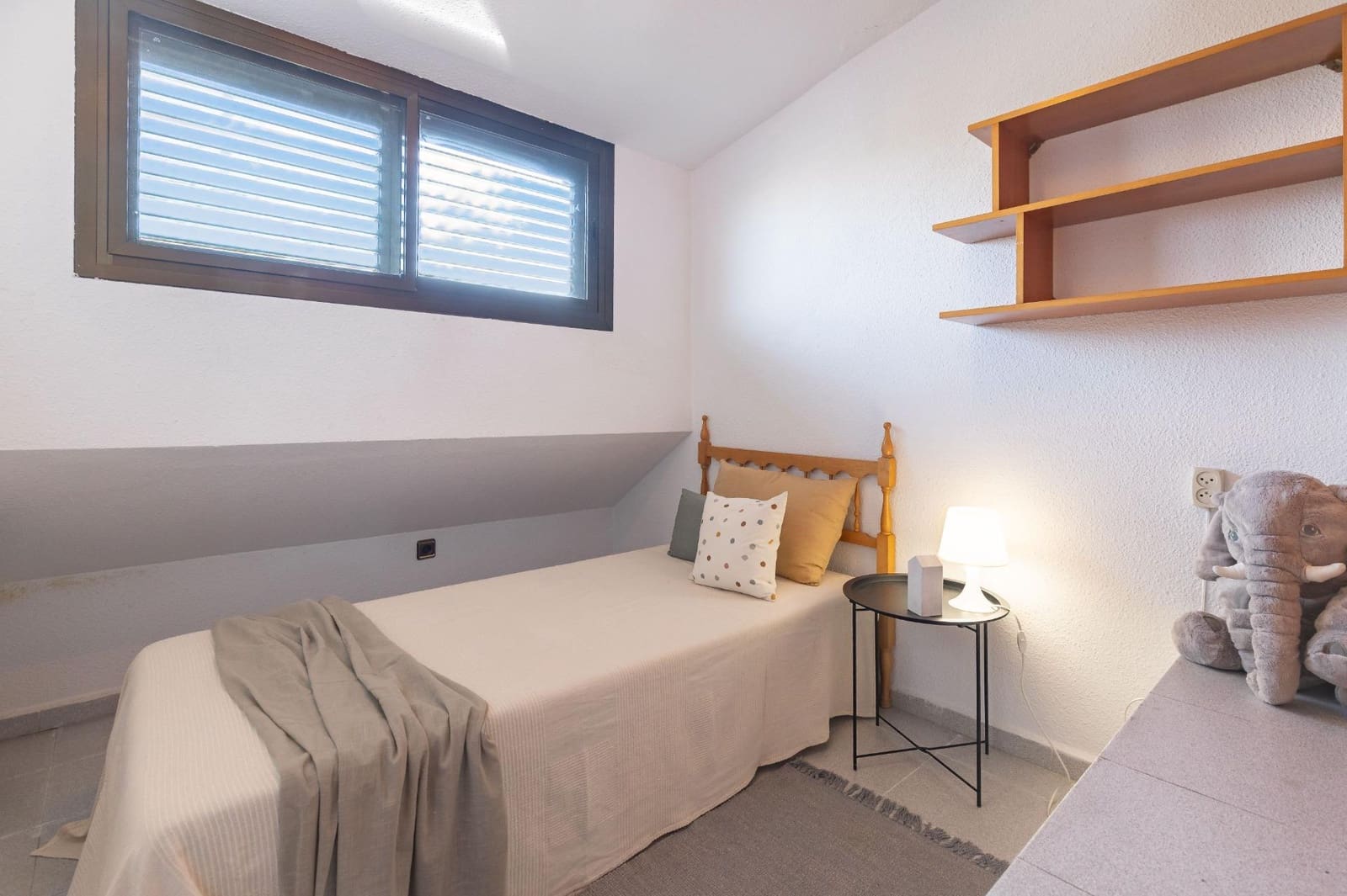 6 slaapkamer Rijtjeshuis te koop in Paterna met zwembad garage - € 455.000 (Ref: 9994446)
