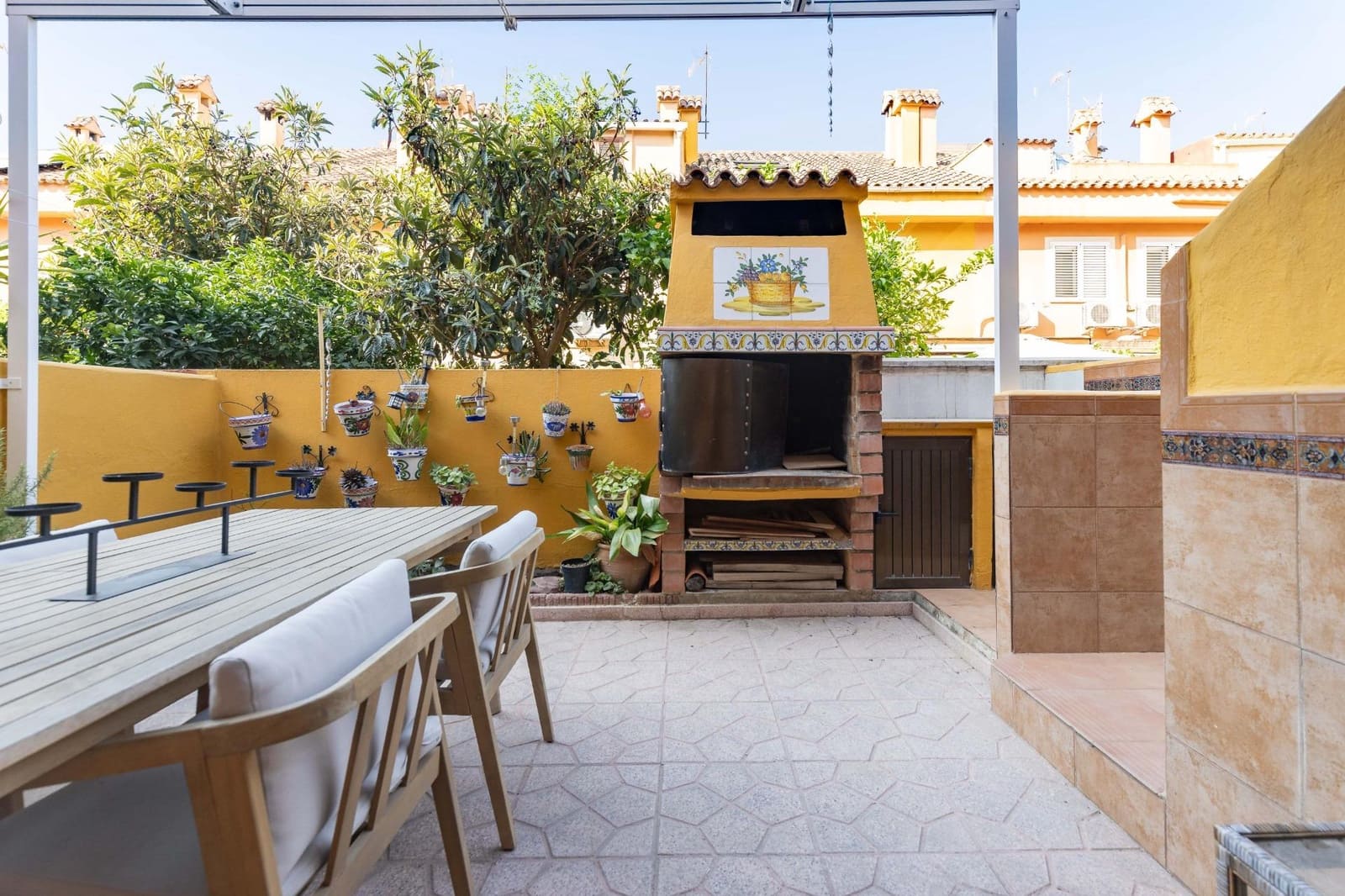 6 slaapkamer Rijtjeshuis te koop in Paterna met zwembad garage - € 455.000 (Ref: 9994446)