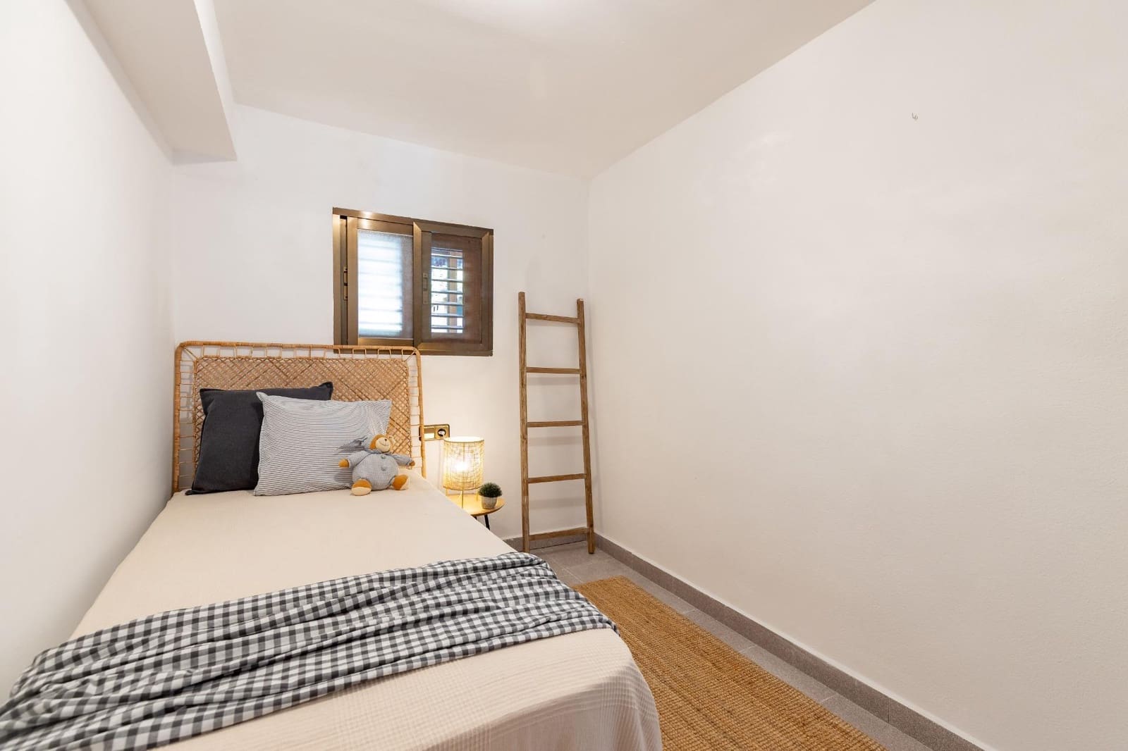 6 slaapkamer Rijtjeshuis te koop in Paterna met zwembad garage - € 455.000 (Ref: 9994446)