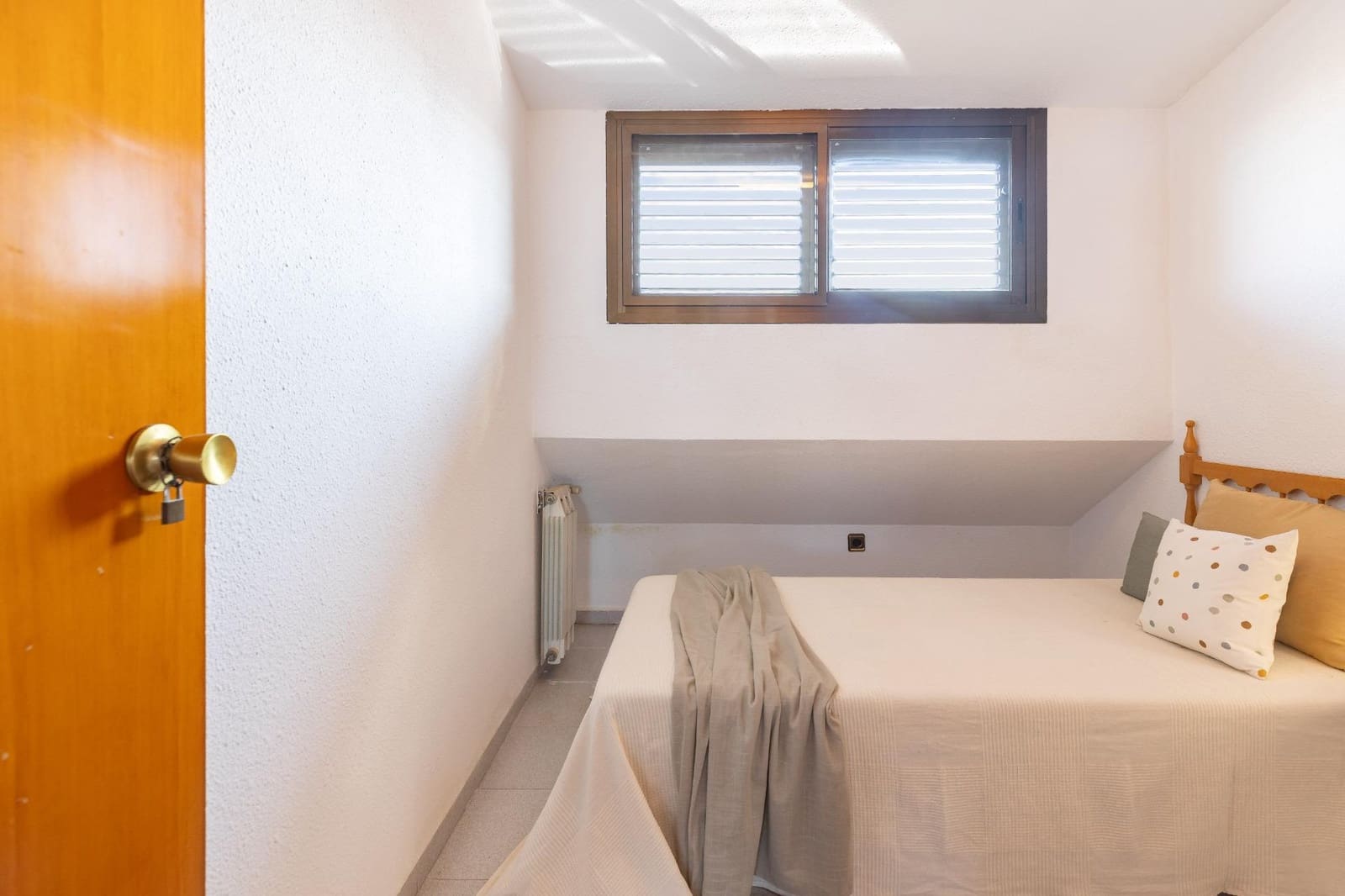 6 slaapkamer Rijtjeshuis te koop in Paterna met zwembad garage - € 455.000 (Ref: 9994446)