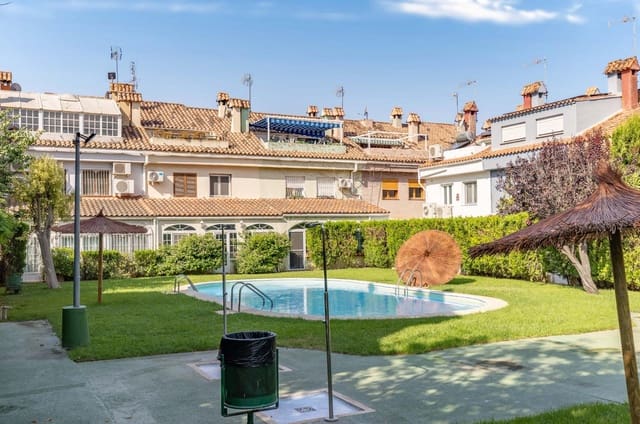 6 slaapkamer Rijtjeshuis te koop in Terramelar, Paterna met zwembad garage - € 455.000 (Ref: 9994446)