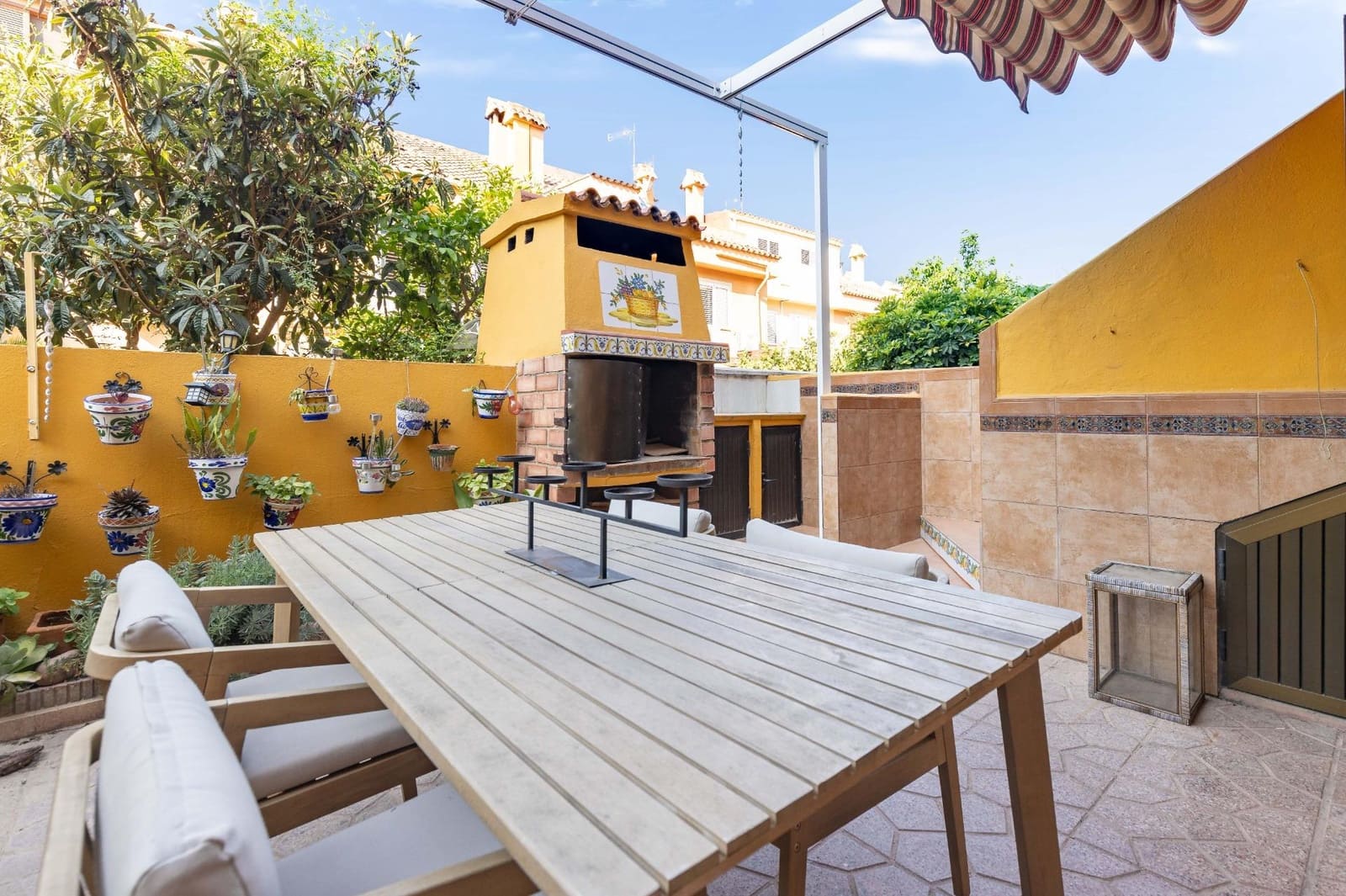 6 slaapkamer Rijtjeshuis te koop in Paterna met zwembad garage - € 455.000 (Ref: 9994446)
