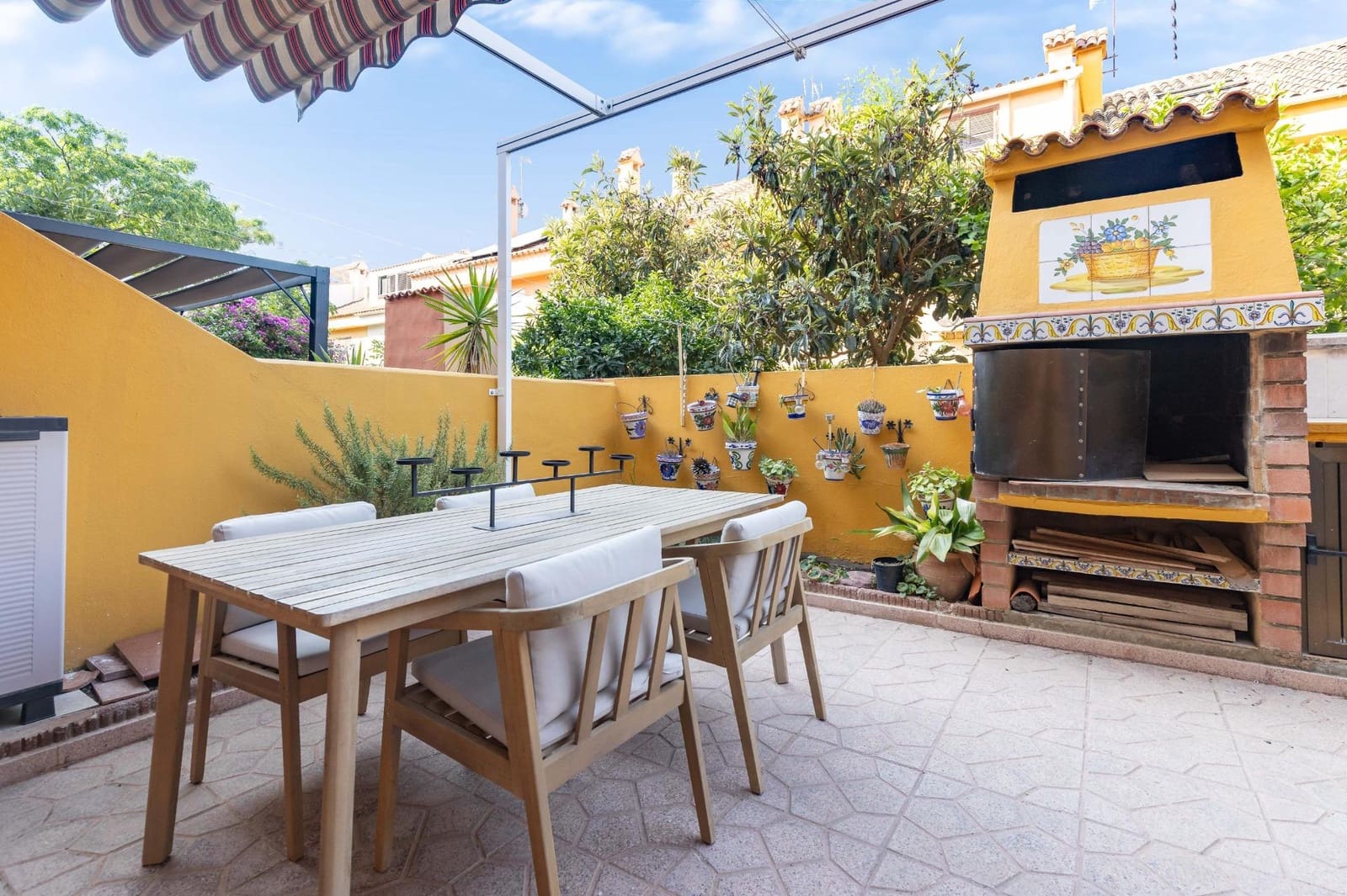 6 slaapkamer Rijtjeshuis te koop in Paterna met zwembad garage - € 455.000 (Ref: 9994446)