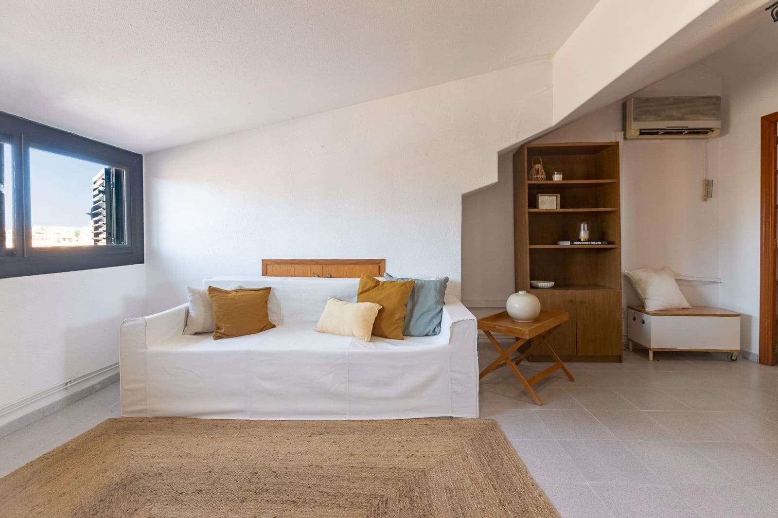 6 slaapkamer Rijtjeshuis te koop in Paterna met zwembad garage - € 455.000 (Ref: 9994446)