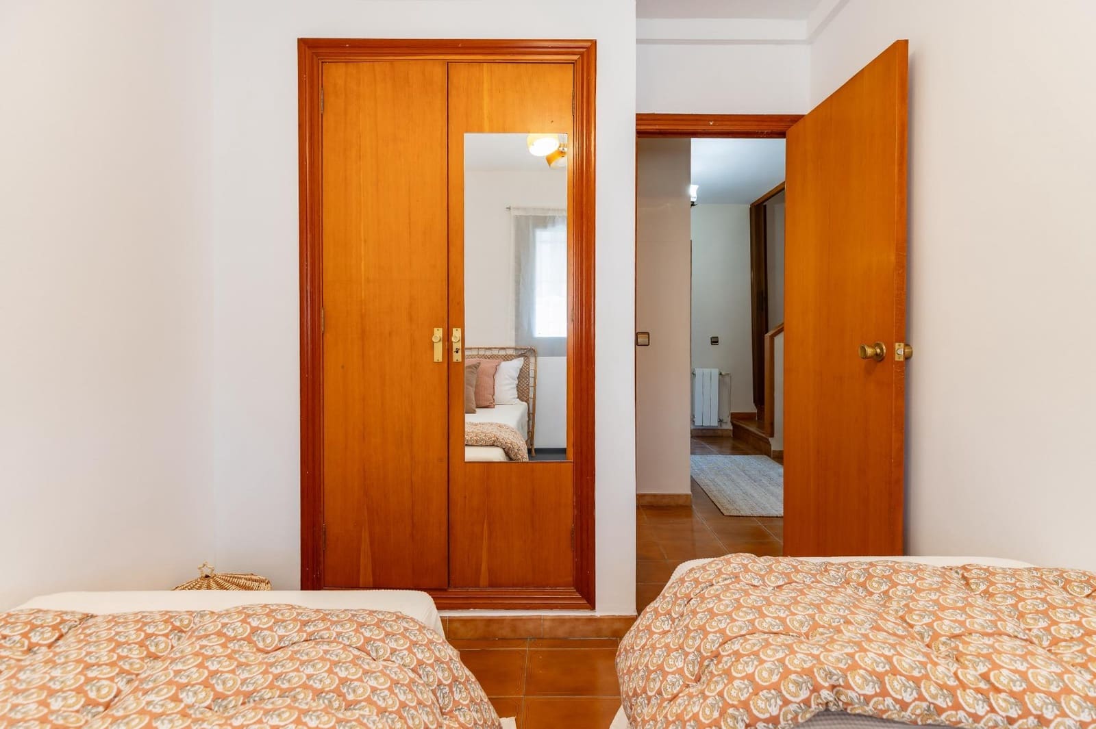 6 slaapkamer Rijtjeshuis te koop in Paterna met zwembad garage - € 455.000 (Ref: 9994446)