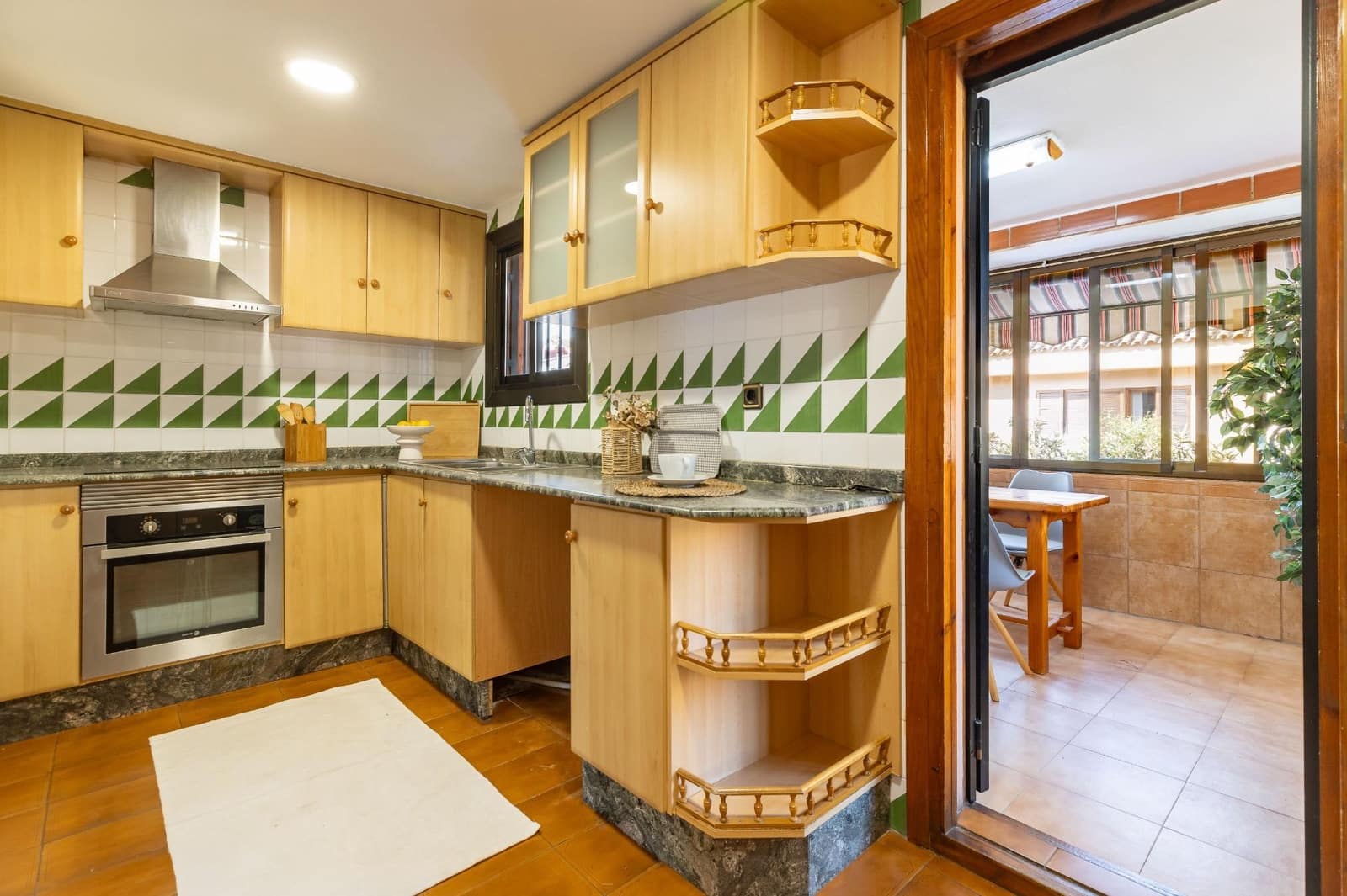 6 slaapkamer Rijtjeshuis te koop in Paterna met zwembad garage - € 455.000 (Ref: 9994446)