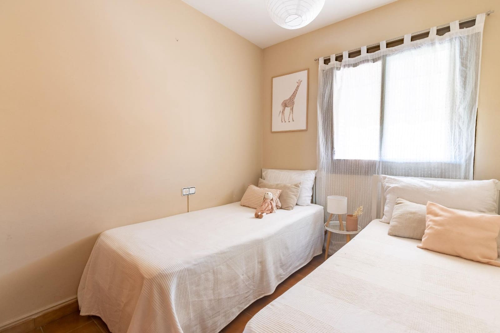 6 slaapkamer Rijtjeshuis te koop in Paterna met zwembad garage - € 455.000 (Ref: 9994446)