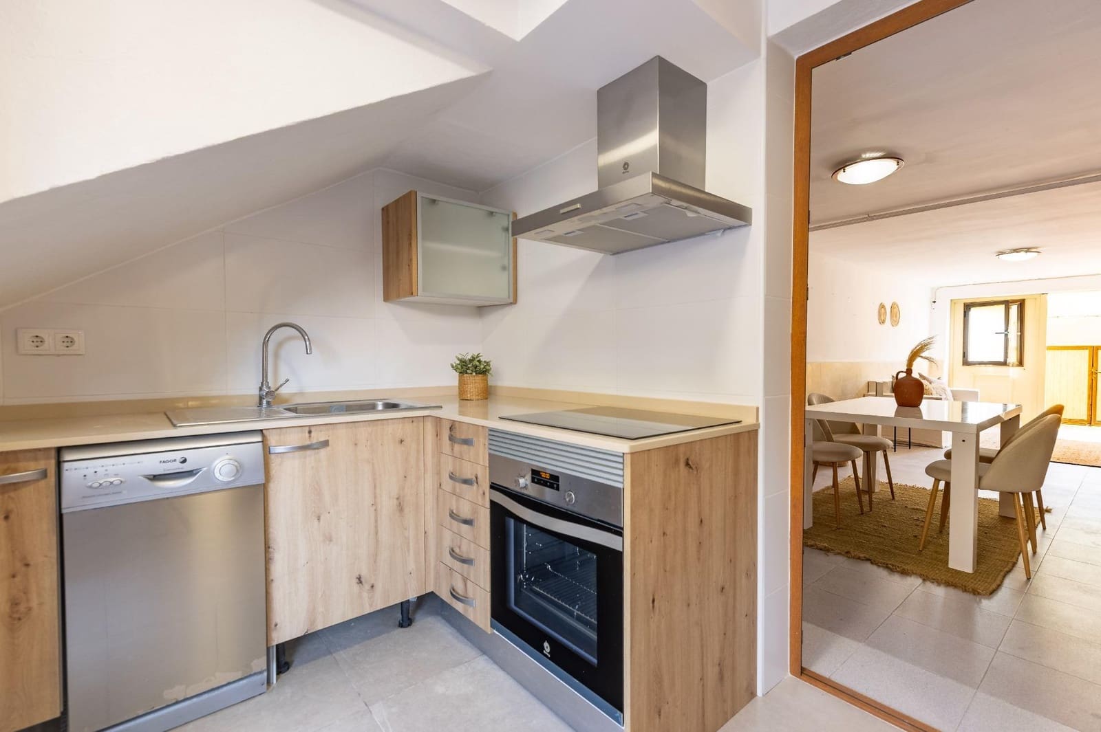6 slaapkamer Rijtjeshuis te koop in Paterna met zwembad garage - € 455.000 (Ref: 9994446)
