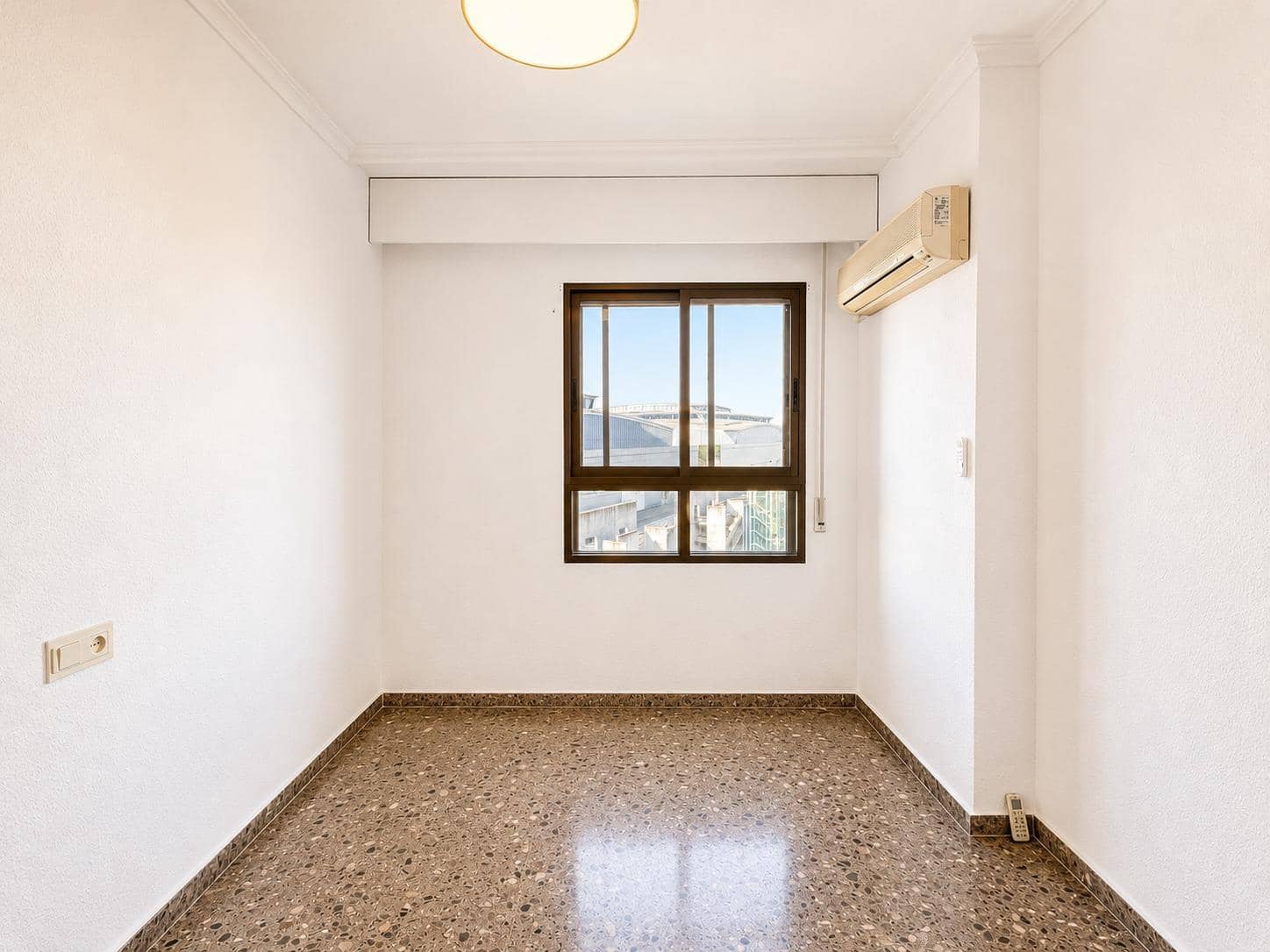 3 soveværelse Lejlighed til leje i Paterna med garage - € 1.200 (Ref: 9994450)