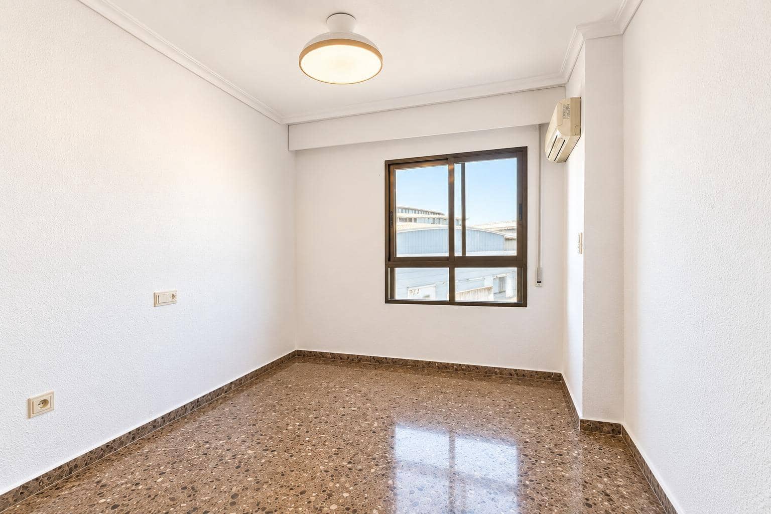 3 soveværelse Lejlighed til leje i Paterna med garage - € 1.200 (Ref: 9994450)