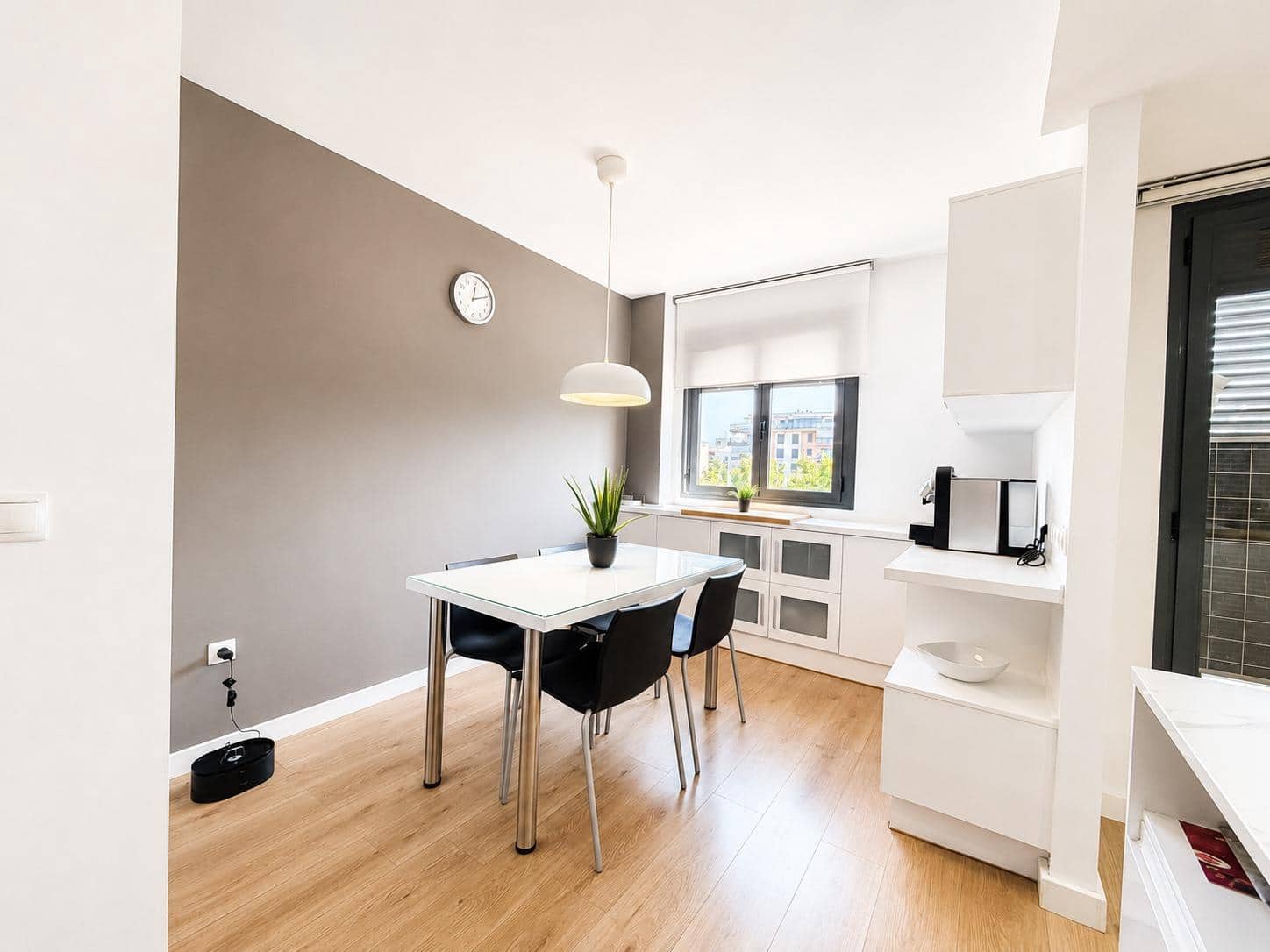 3 bedroom Flat for rent in Paterna with pool - € 1,500 (Ref: 9994451)