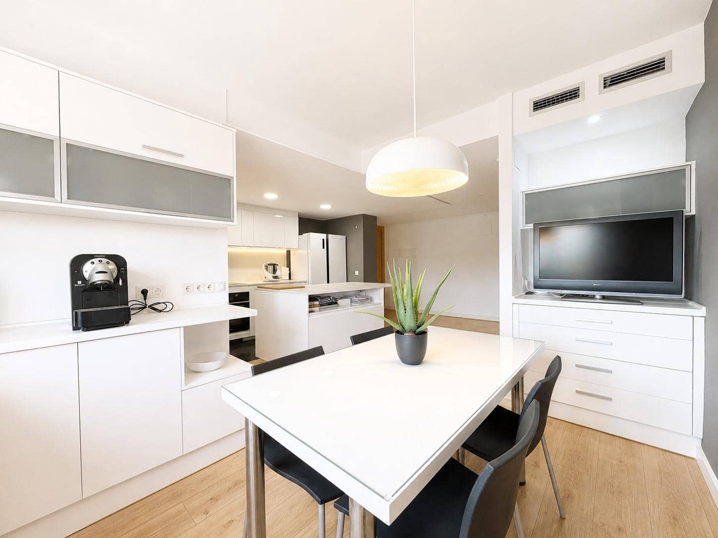 3 bedroom Flat for rent in Paterna with pool - € 1,500 (Ref: 9994451)