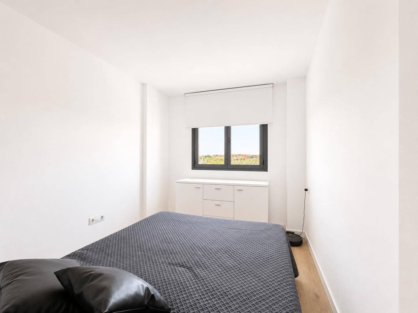 3 bedroom Flat for rent in Paterna with pool - € 1,500 (Ref: 9994451)