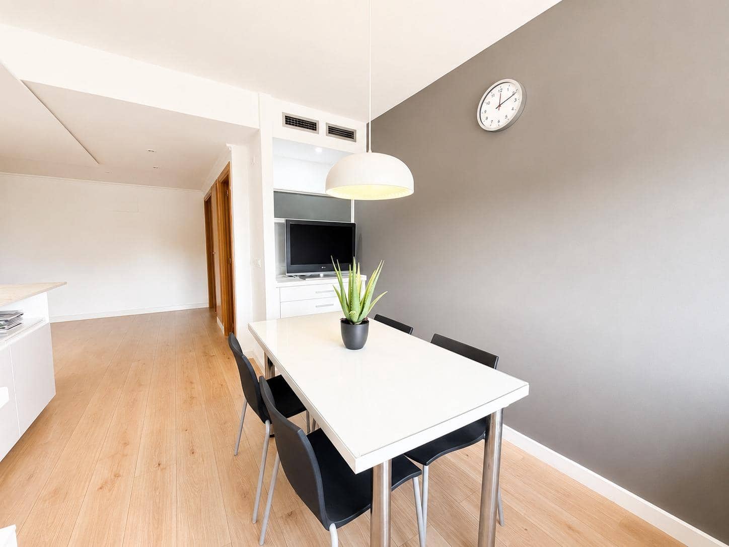 3 bedroom Flat for rent in Paterna with pool - € 1,500 (Ref: 9994451)