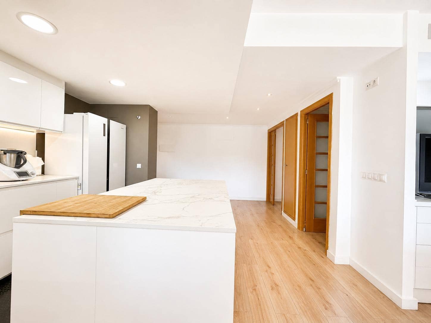 3 bedroom Flat for rent in Paterna with pool - € 1,500 (Ref: 9994451)