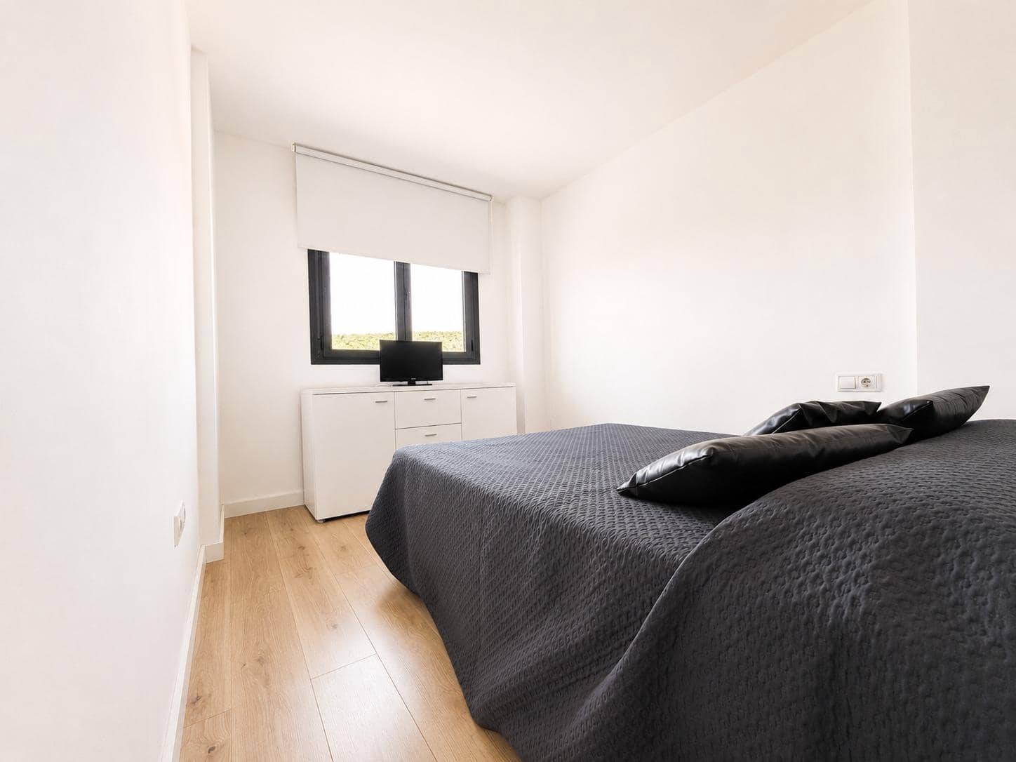 3 bedroom Flat for rent in Paterna with pool - € 1,500 (Ref: 9994451)