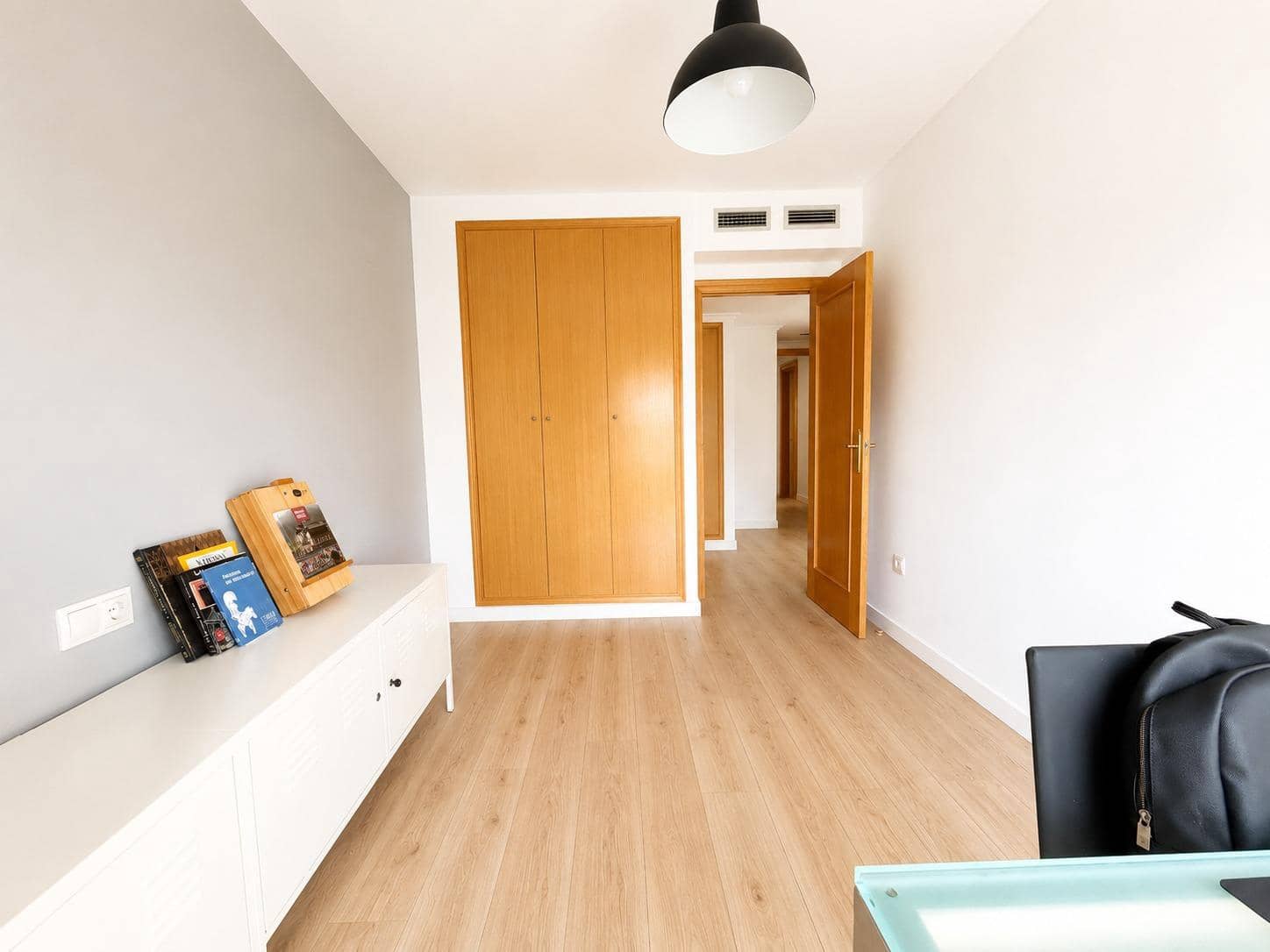 3 bedroom Flat for rent in Paterna with pool - € 1,500 (Ref: 9994451)