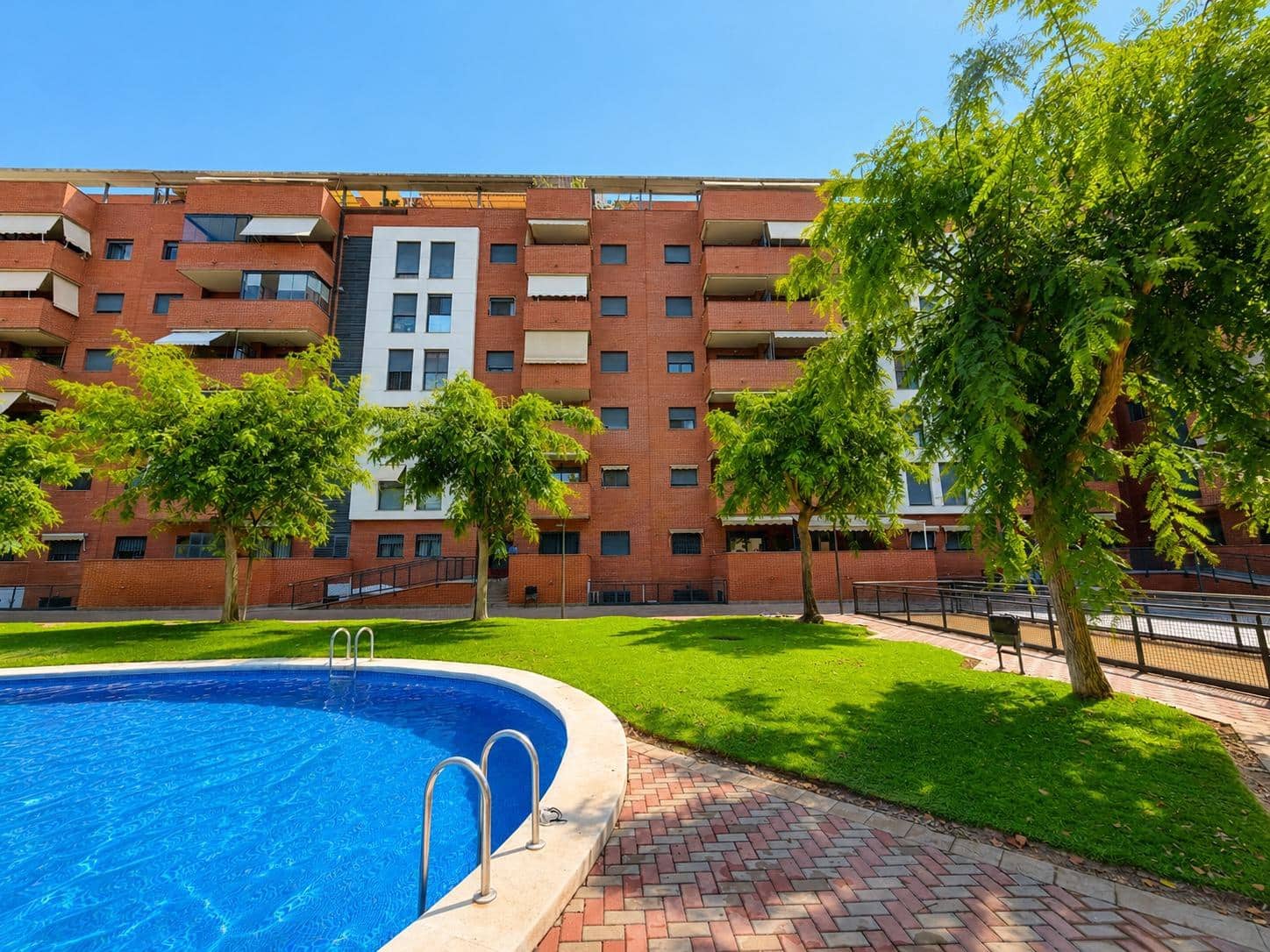 3 bedroom Flat for rent in Paterna with pool - € 1,500 (Ref: 9994451)