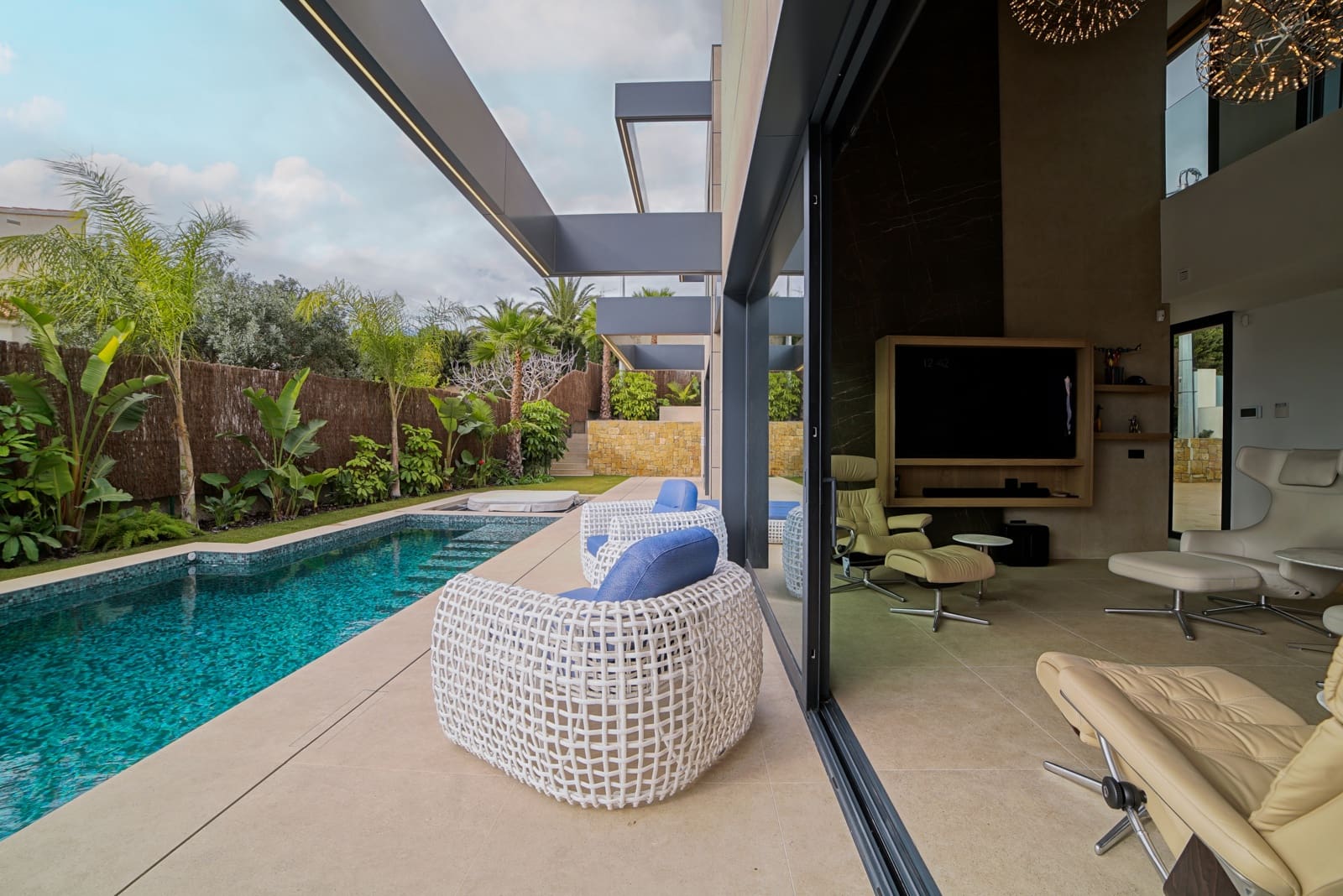 4 bedroom Villa for sale in Calpe / Calp with pool garage - € 2,490,000 (Ref: 8093873)