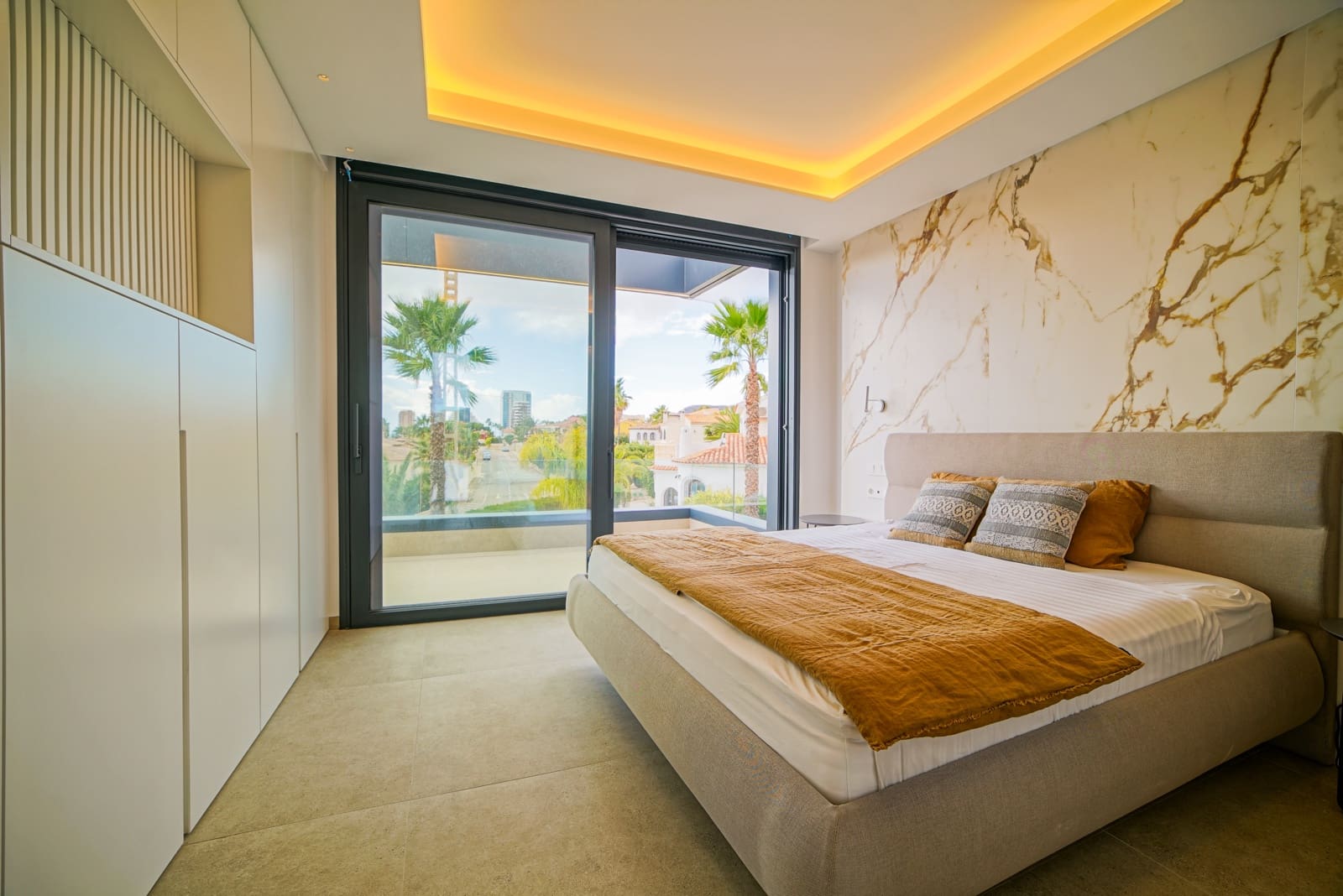 4 bedroom Villa for sale in Calpe / Calp with pool garage - € 2,490,000 (Ref: 8093873)