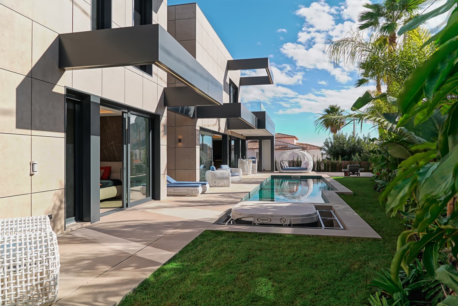 4 bedroom Villa for sale in Calpe / Calp with pool garage - € 2,490,000 (Ref: 8093873)