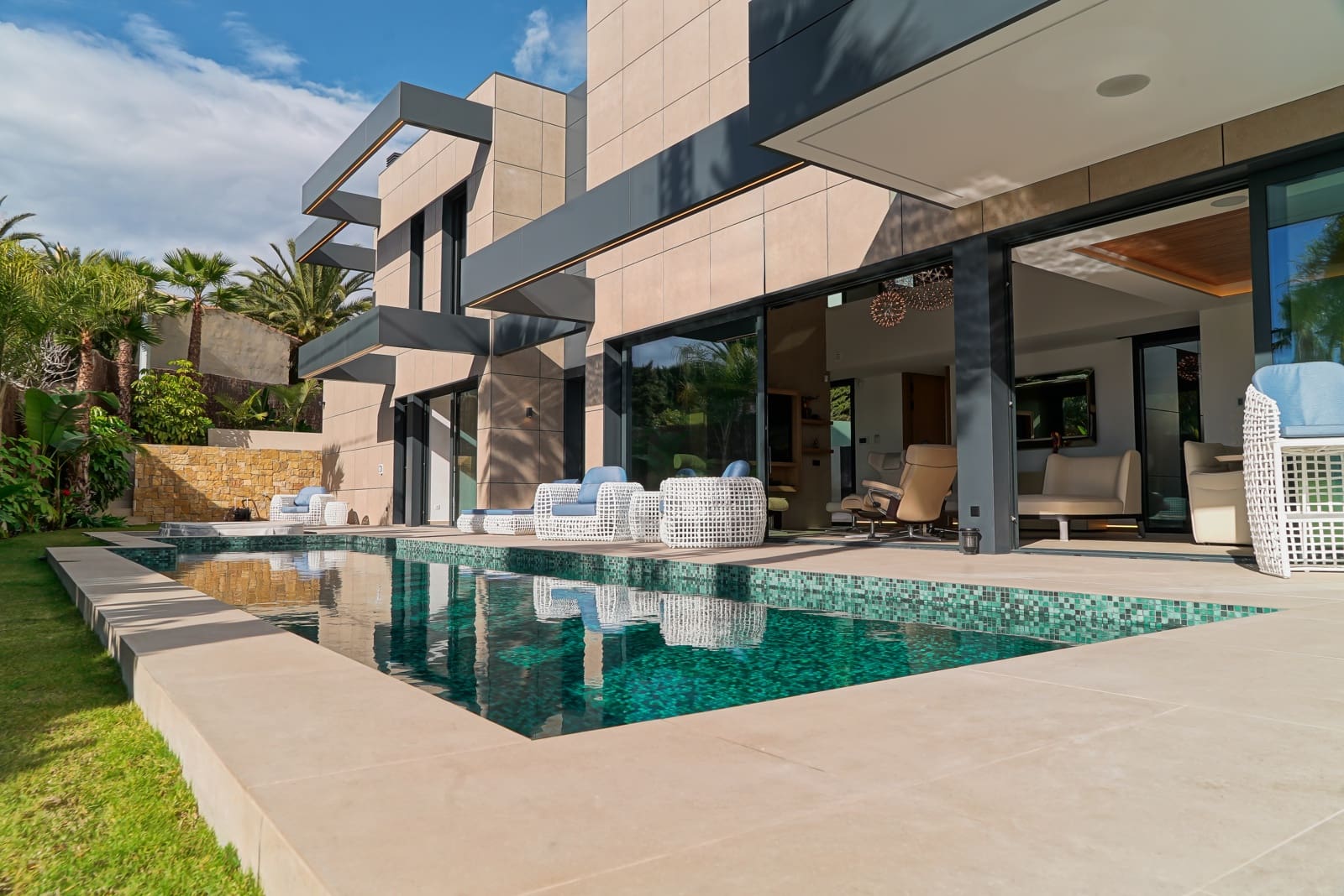 4 bedroom Villa for sale in Calpe / Calp with pool garage - € 2,490,000 (Ref: 8093873)