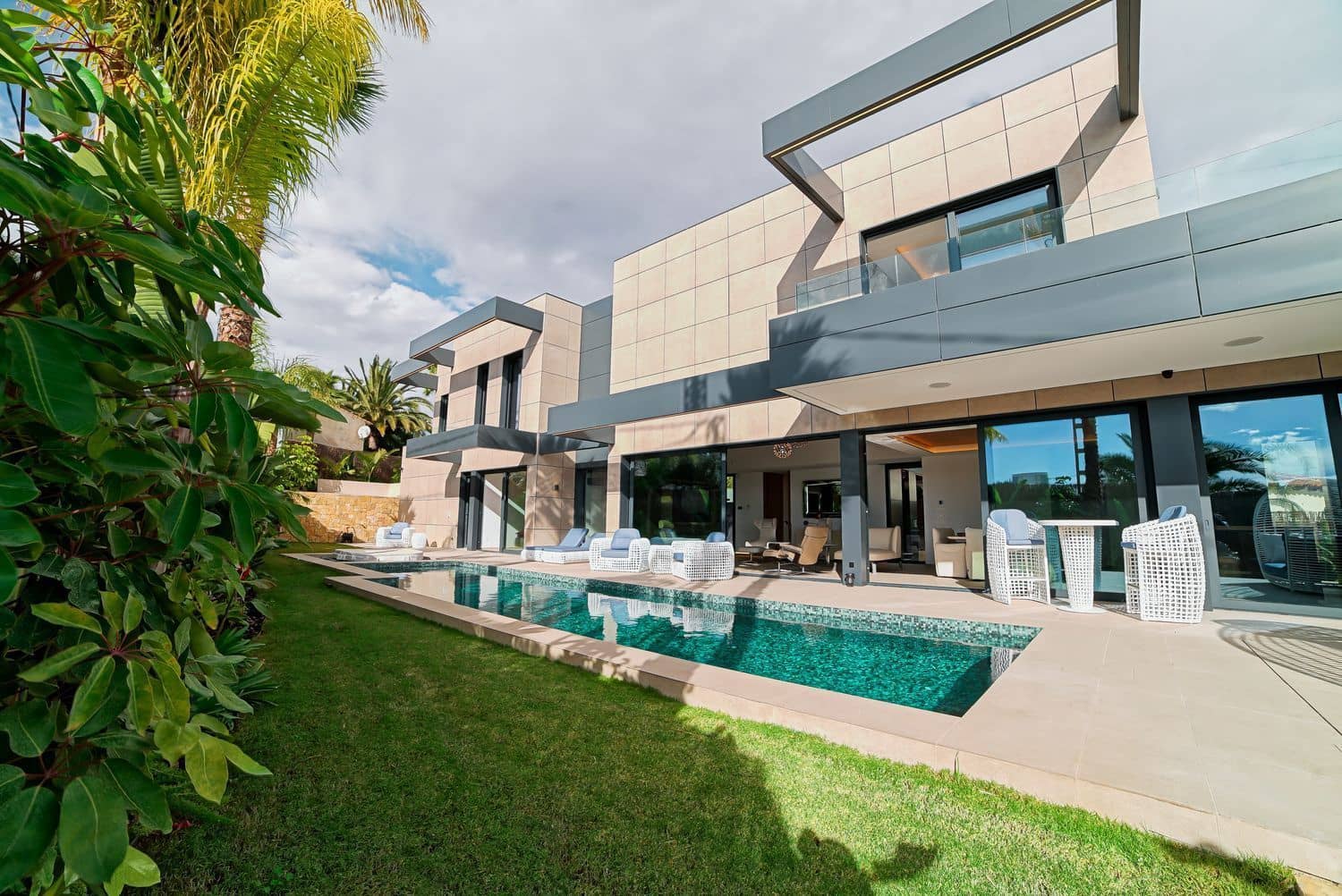 4 slaapkamer Villa te koop in Calpe / Calp met zwembad - € 2.290.000 (Ref: 9628115)