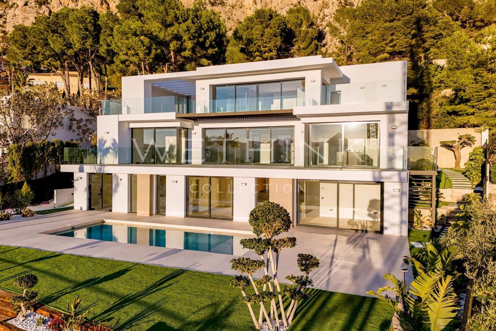 5 bedroom Villa for sale in Altea with pool garage - € 2,690,000 (Ref: 9877492)