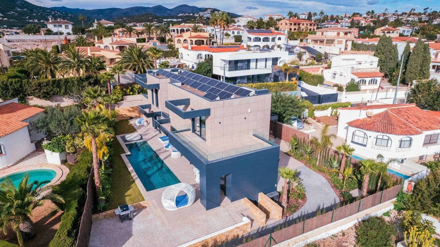 4 soverom Villa til salgs i Calpe / Calp med svømmebasseng garasje - € 2 290 000 (Ref: 9907536)