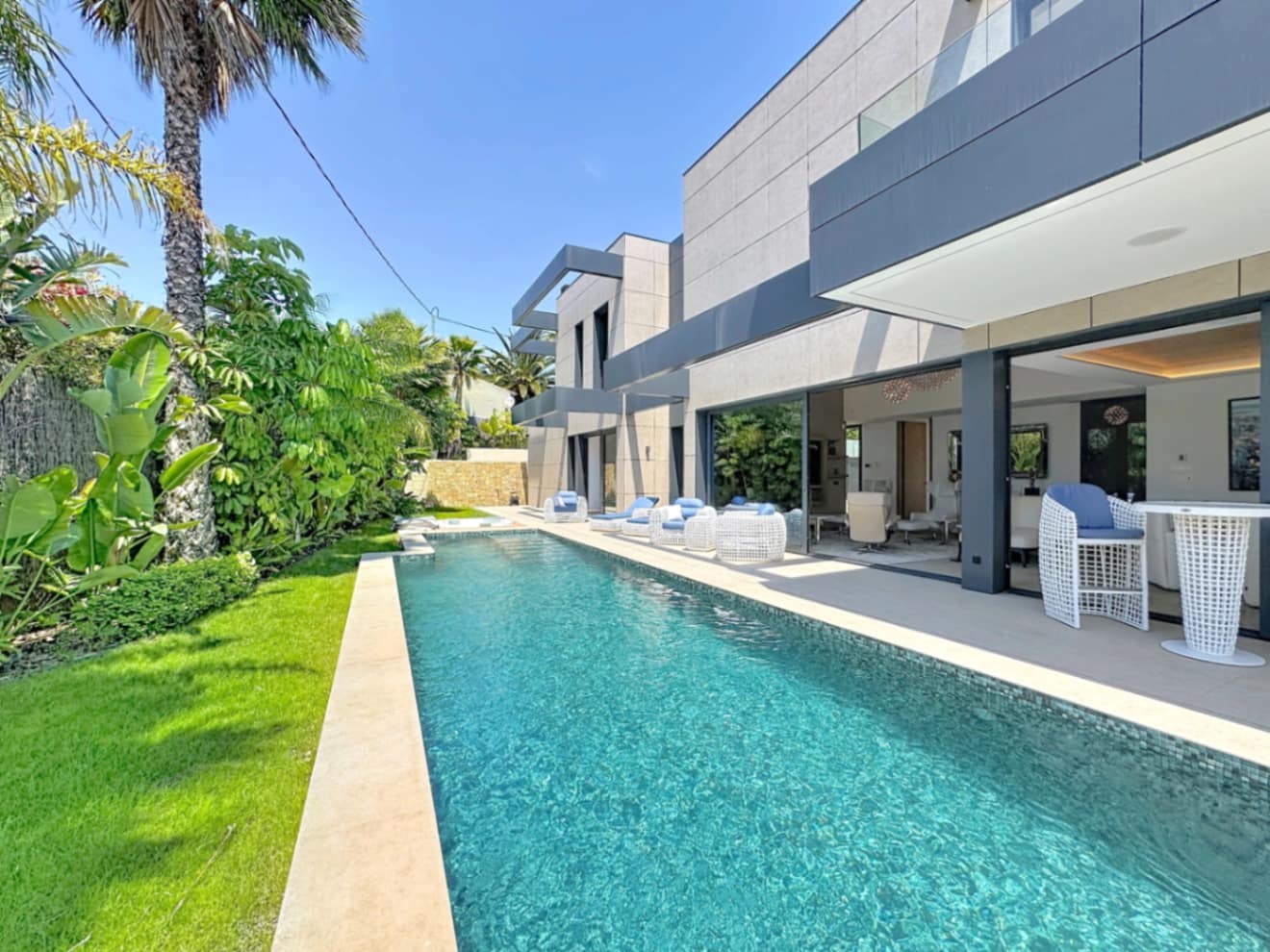 4 soverom Villa til salgs i Calpe / Calp med svømmebasseng garasje - € 2 290 000 (Ref: 9907536)
