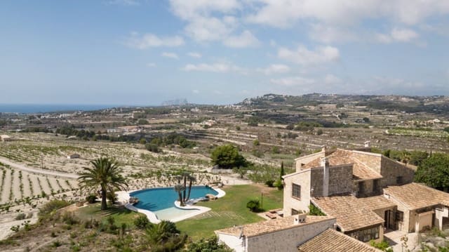 4 makuuhuone Huvila myytävänä paikassa Teulada Pueblo, Teulada-Moraira mukana 
autotalli - 4 200 000 € (Ref: 10012277)