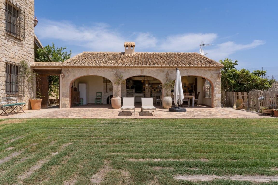 4 bedroom Villa for sale in Teulada with garage - € 4,200,000 (Ref: 10012277)