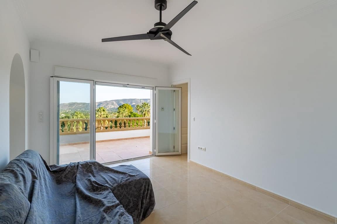 4 soverom Villa til salgs i Beniarbeig med svømmebasseng garasje - € 799 000 (Ref: 10081273)