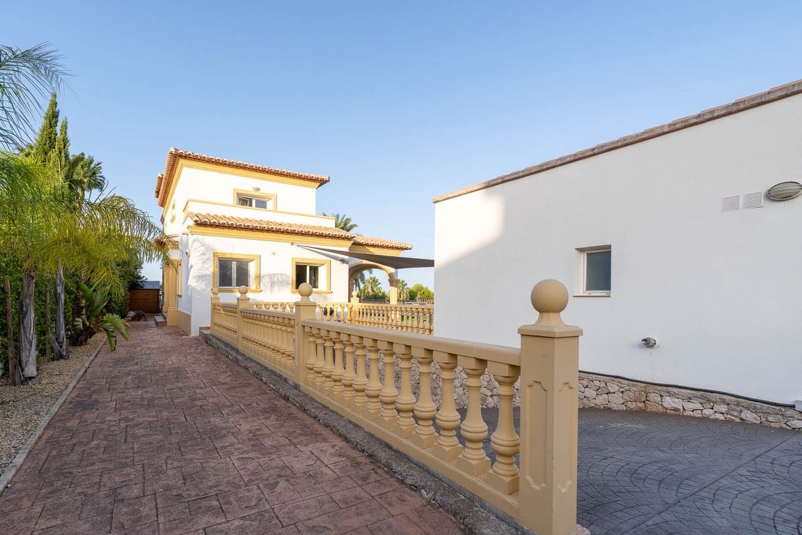 4 soverom Villa til salgs i Beniarbeig med svømmebasseng garasje - € 799 000 (Ref: 10081273)