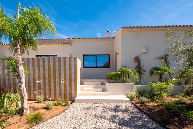 4 soveværelse Villa til salg i Javea / Xàbia med swimmingpool garage - € 1.250.000 (Ref: 10154335)