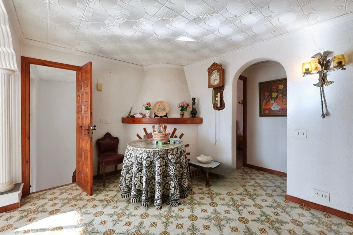 7 bedroom Villa for sale in Javea / Xabia with garage - € 750,000 (Ref: 10162528)