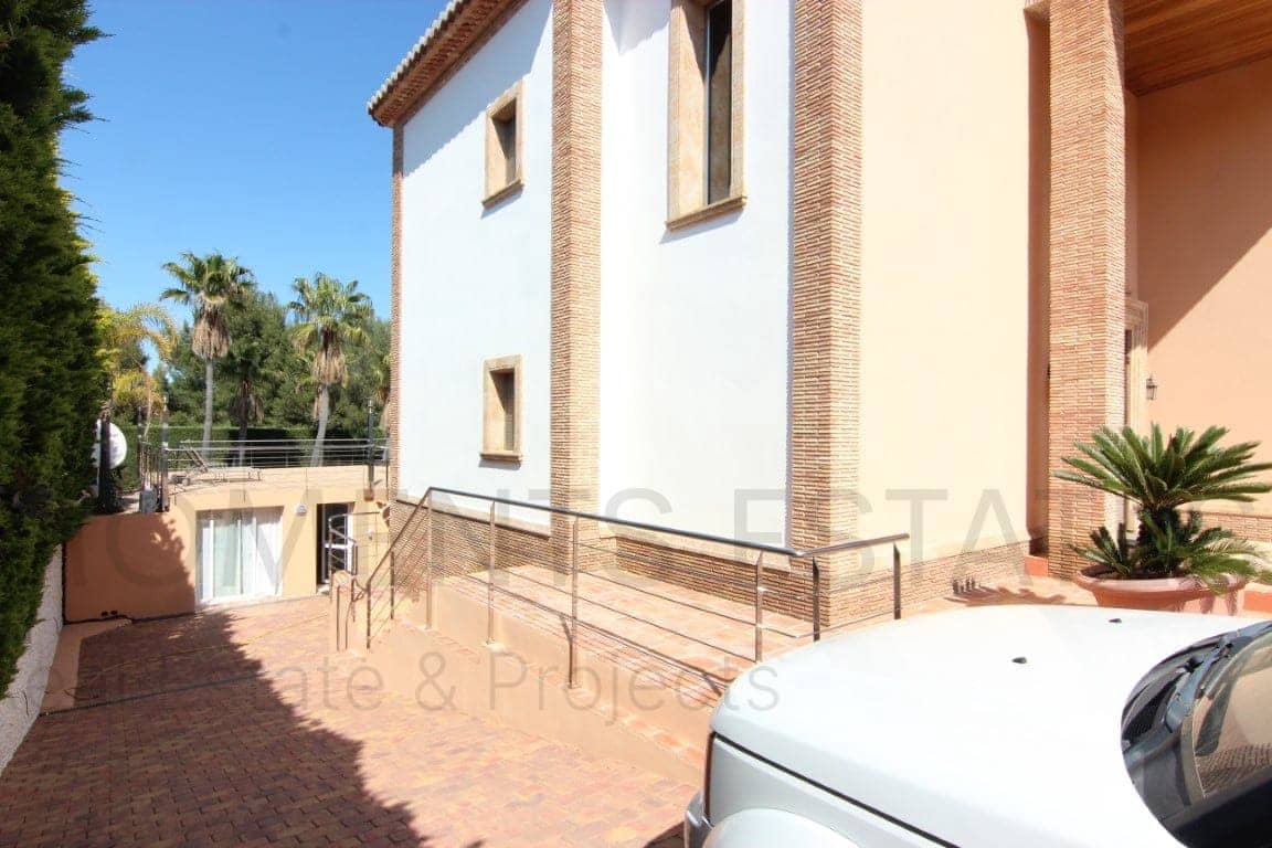 5 bedroom Villa for sale in Javea / Xabia - € 1,315,000 (Ref: 8100794)