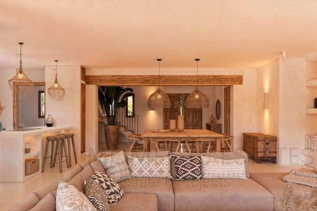 4 slaapkamer Villa te koop in Teulada Pueblo, Teulada-Moraira met zwembad - € 1.795.000 (Ref: 8675091)