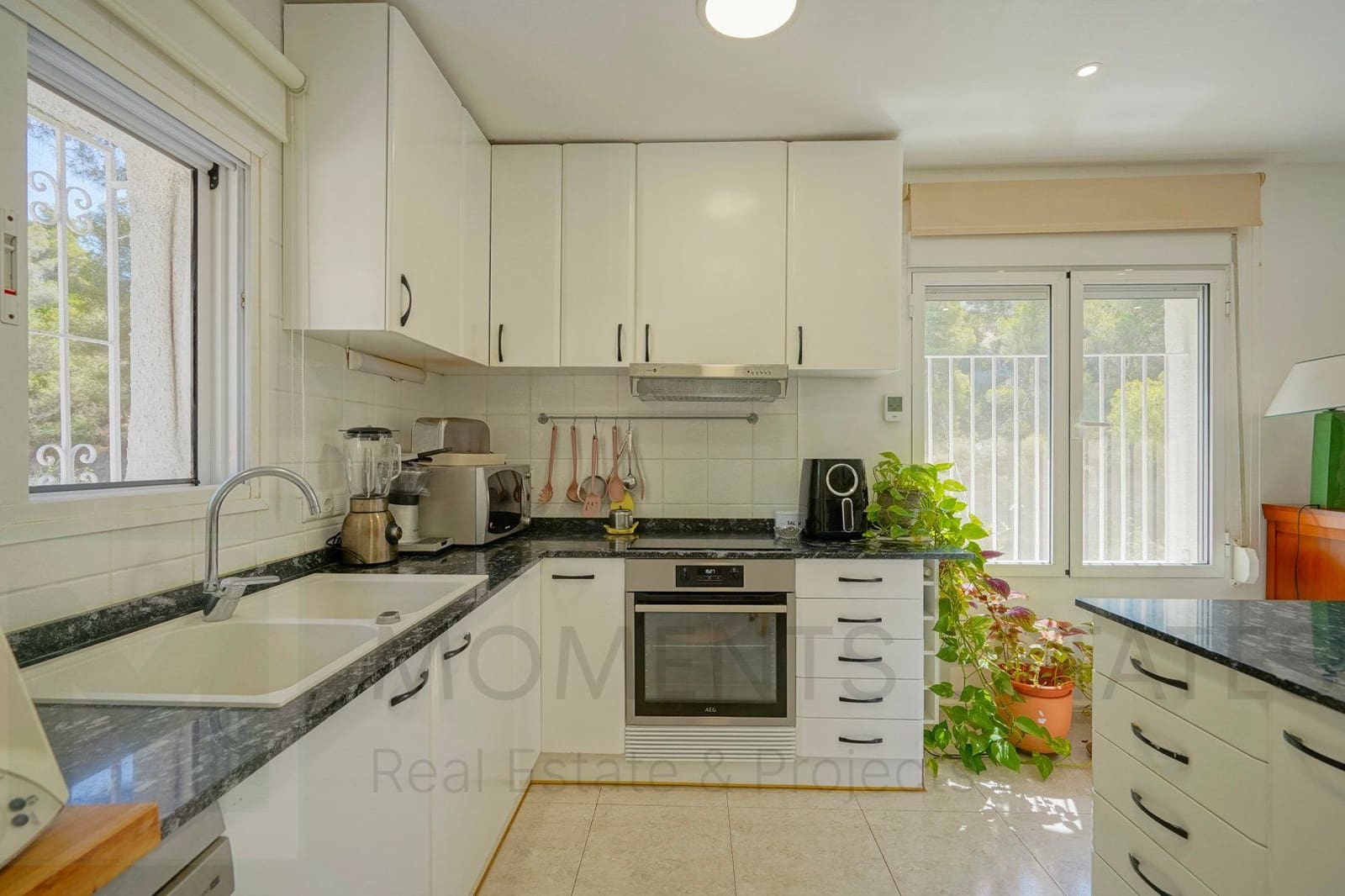 4 soveværelse Villa til salg i Montemar med swimmingpool garage - € 620.000 (Ref: 9162839)