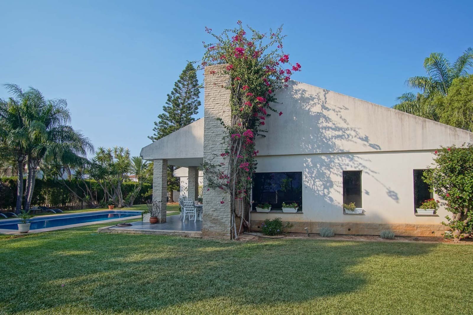 4 bedroom Villa for sale in Denia with pool garage - € 1,190,000 (Ref: 9184664)