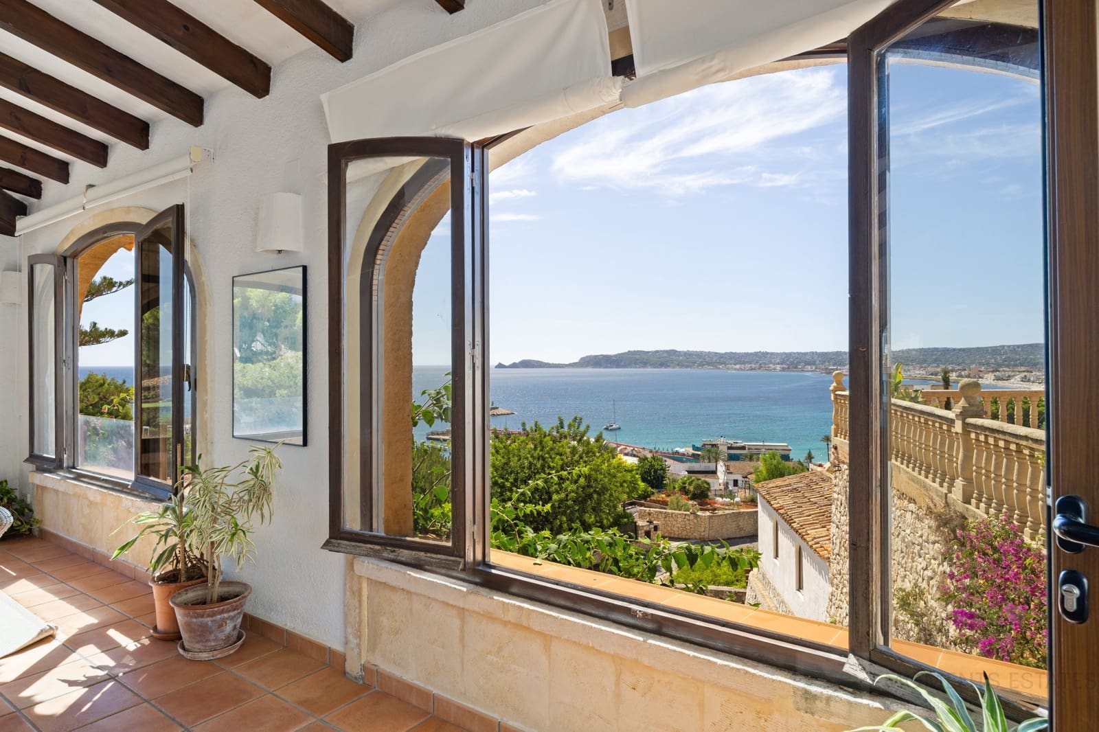 6 bedroom Villa for sale in Javea / Xabia with garage - € 2,700,000 (Ref: 9218973)