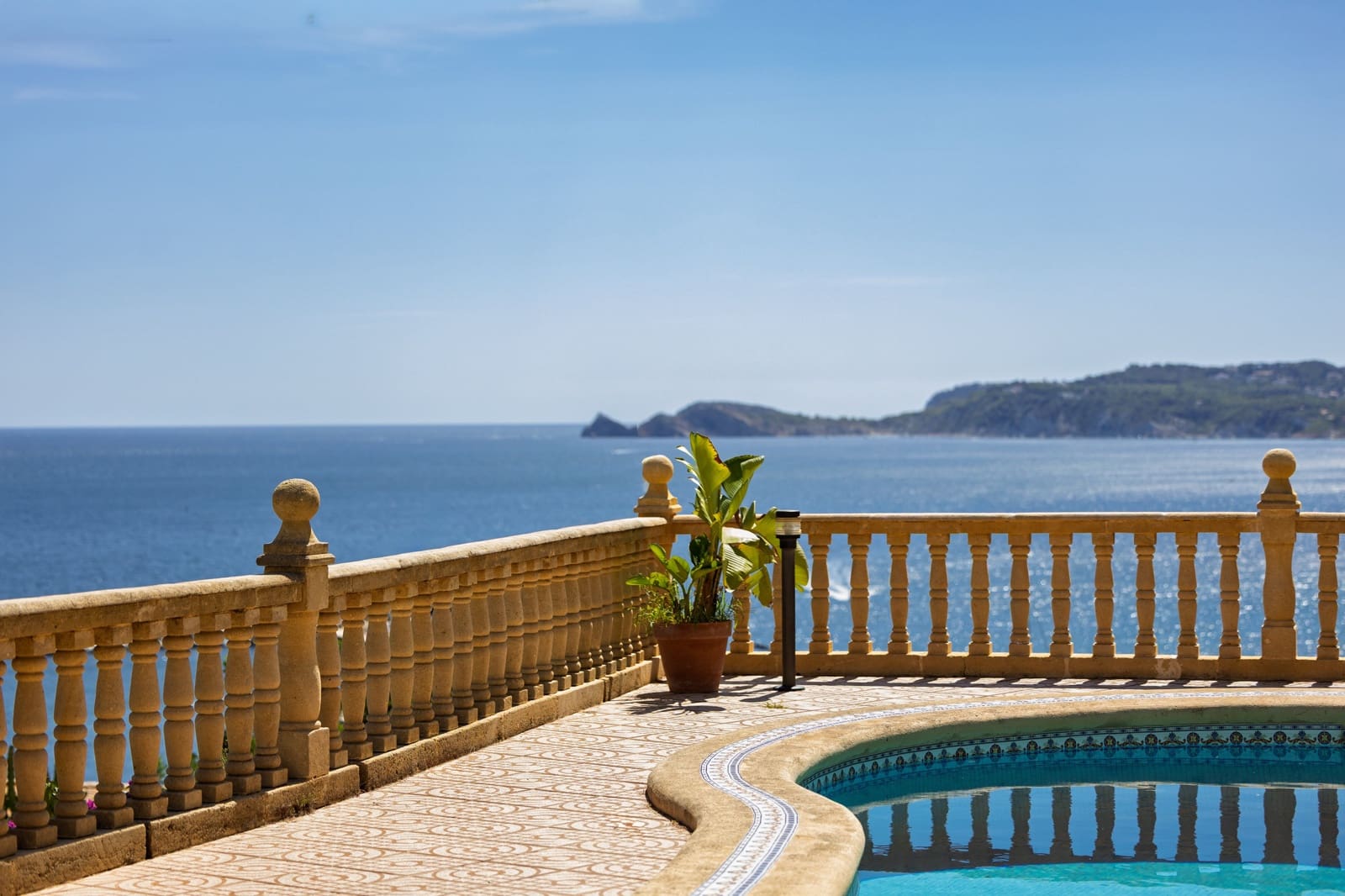 6 bedroom Villa for sale in Javea / Xabia with garage - € 2,700,000 (Ref: 9218973)