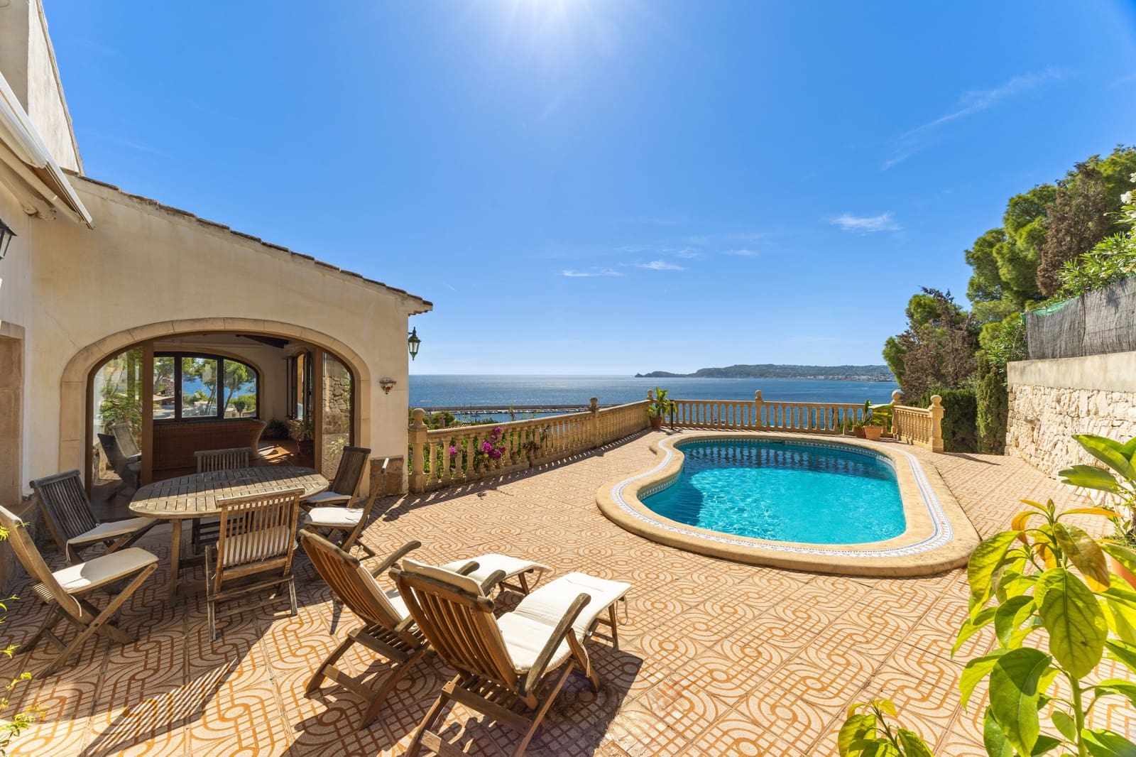 6 bedroom Villa for sale in Javea / Xabia with garage - € 2,700,000 (Ref: 9218973)