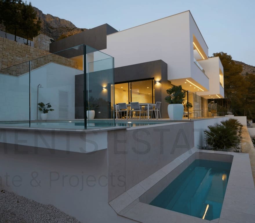 4 bedroom Villa for sale in Altea with pool garage - € 2,111,500 (Ref: 9395332)