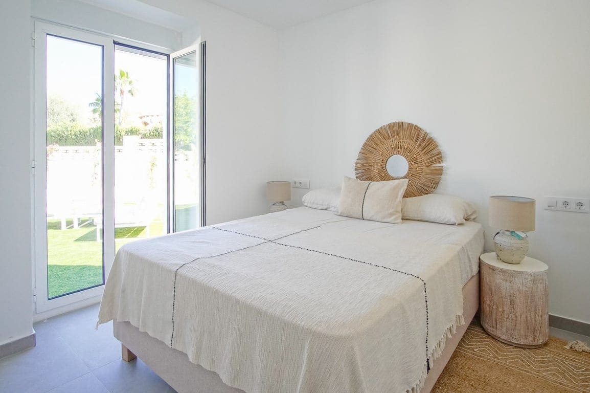 2 bedroom Apartment for sale in Denia with pool - € 389,300 (Ref: 9483608)