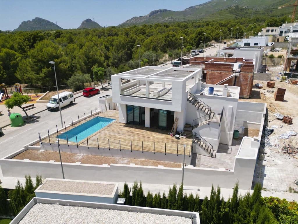 Chalet de 3 habitaciones en Polop en venta con piscina - 720.000 € (Ref: 9539899)