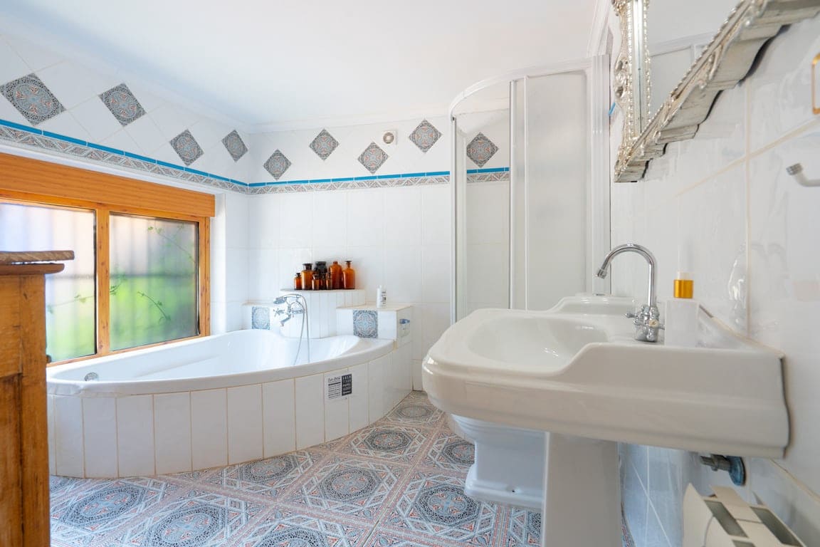 5 bedroom Villa for sale in Castell de Castells with garage - € 495,000 (Ref: 9925147)